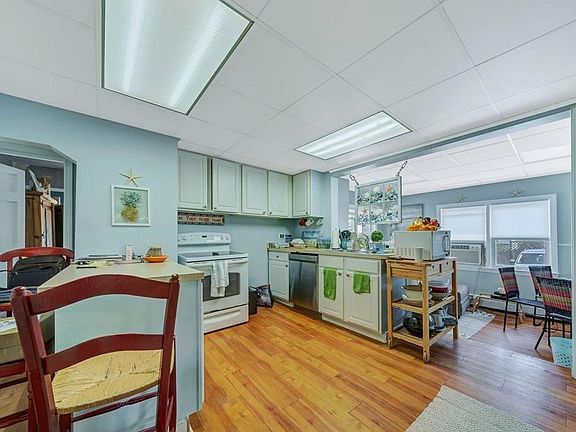 5th image of 80 Babcock St