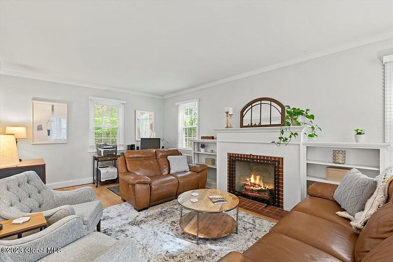4th image of 1532 Valencia Road