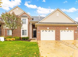 29388 Woodpark Cir, Warren, MI 48092