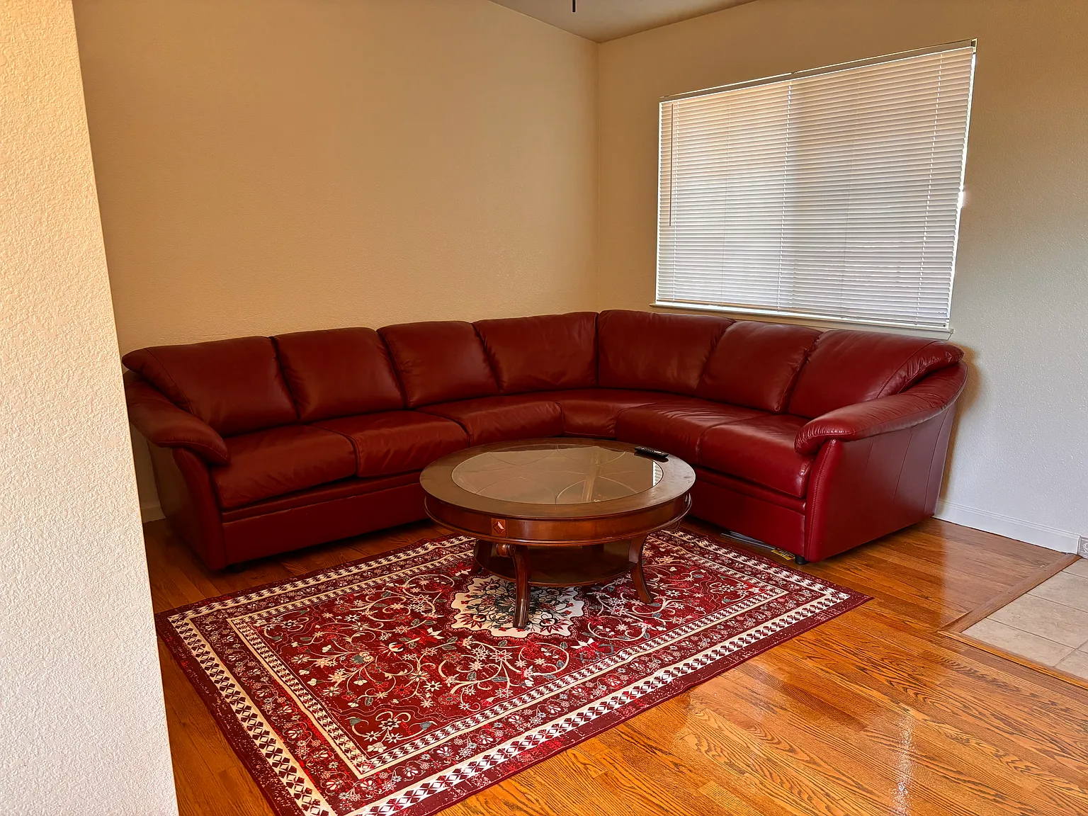 3 bed, 904 sqft, $2,500 — Photo 1
