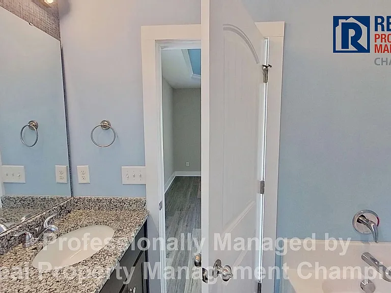 305 Cypress Ave — Photo 13