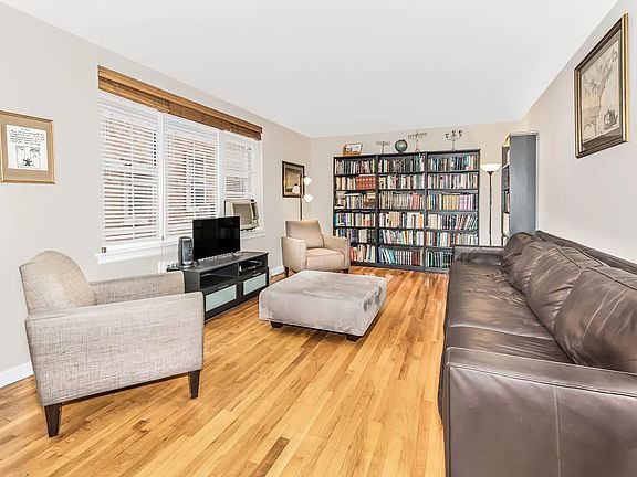 5th image of 3206 Fairfield Ave APT 3D