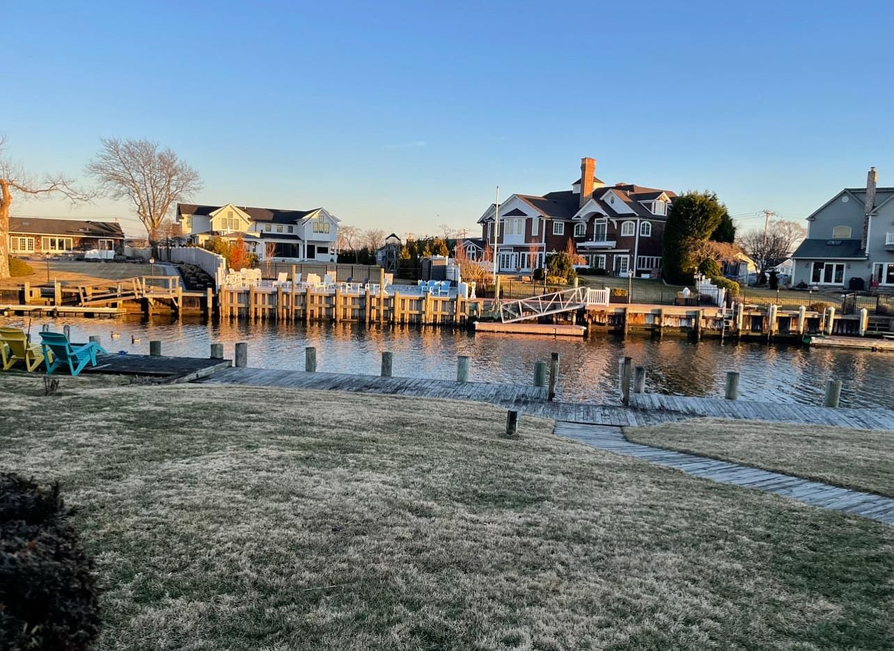 253 S Bayview Ave, Amityville, NY 11701 Zillow