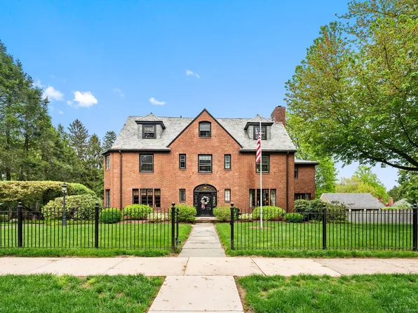 44 Walbridge Road, West Hartford, CT 06119