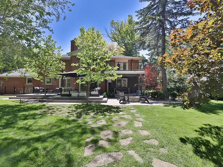 1638 Ruscombe Close — Photo 32