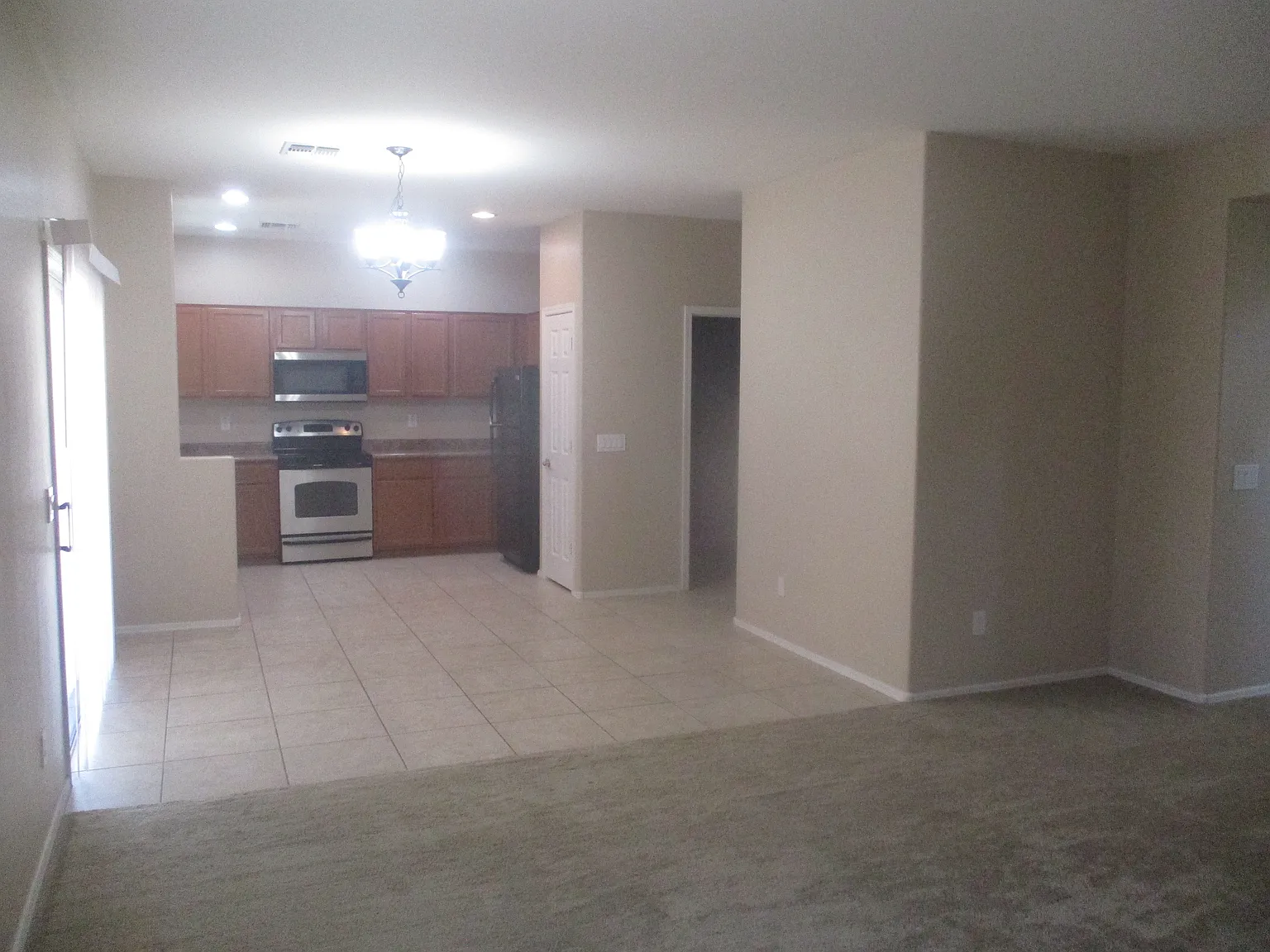 3 bed, 2.5 bath, 1857 sqft, $1,895 — Photo 3