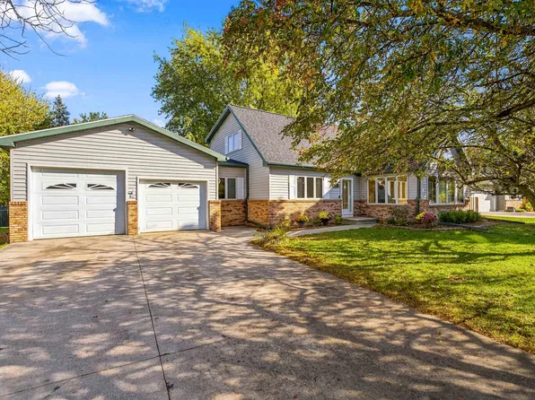 1366 N Oakwood Rd, Oshkosh, WI 54904