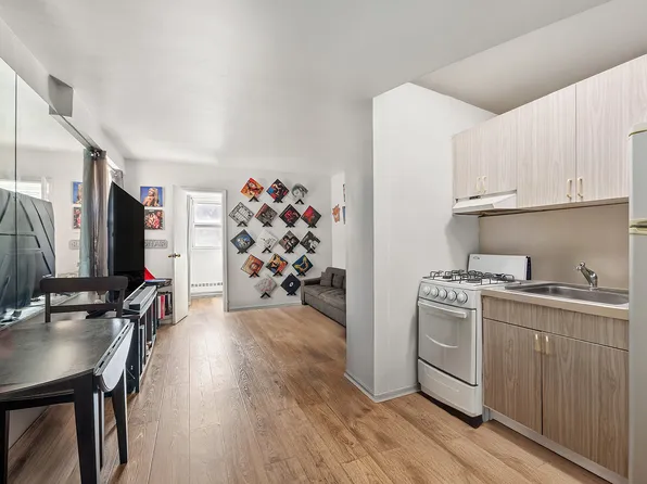 175 Willoughby Street image 2 of 12