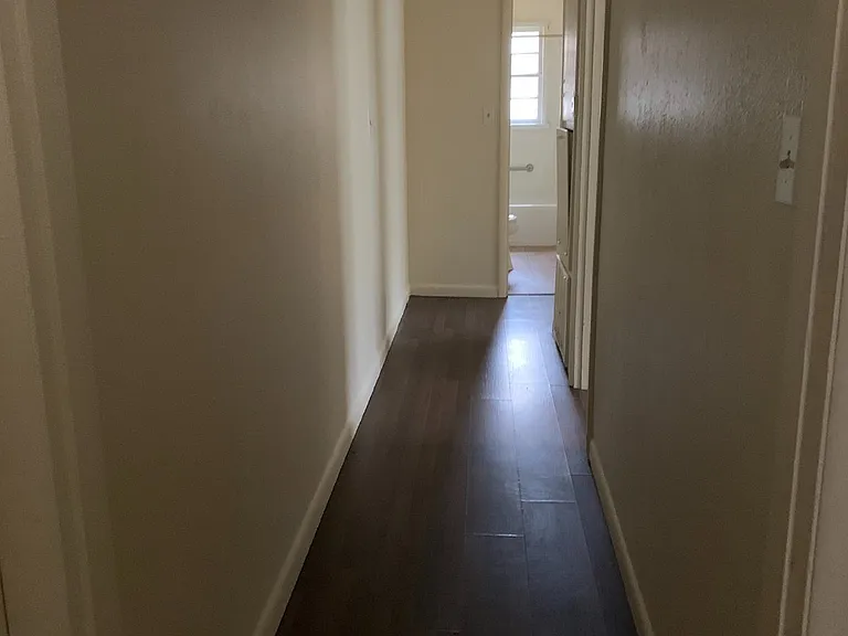 2 bed, 1.0 bath, 800 sqft, $800 — Photo 7