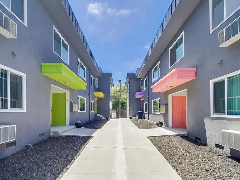 Duplet at Hillcrest | Modern Studio, 1 & 3 Bedroom Apartments — Photo 6