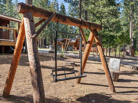 4th image of 345 Cathedral Ct