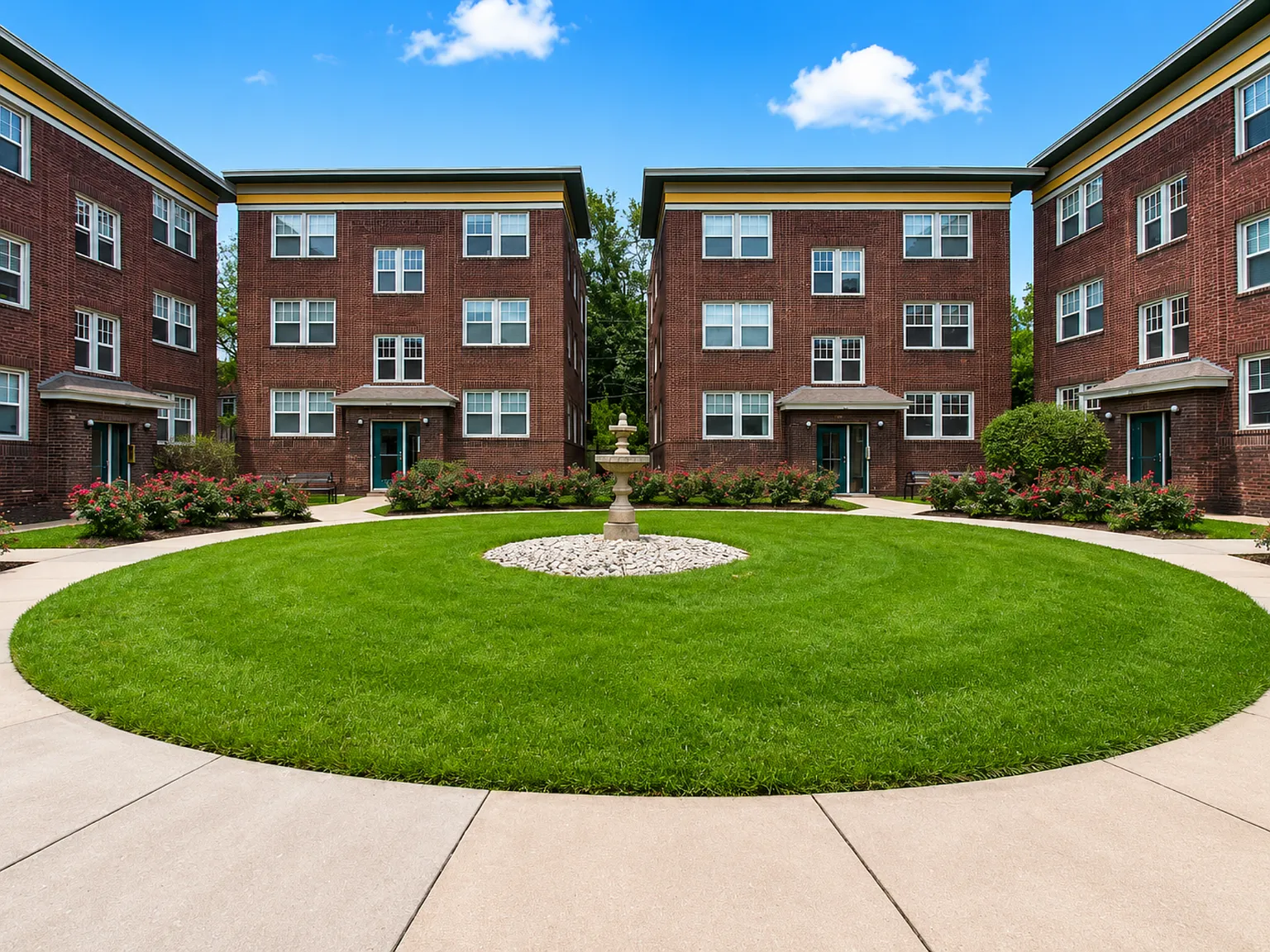 Roanoke Court Apartments — Photo 2