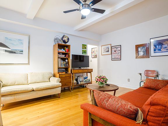 4th image of 325 W 45th St APT 318