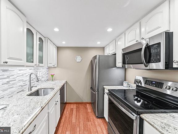 5th image of 520 N Lemon St APT F6