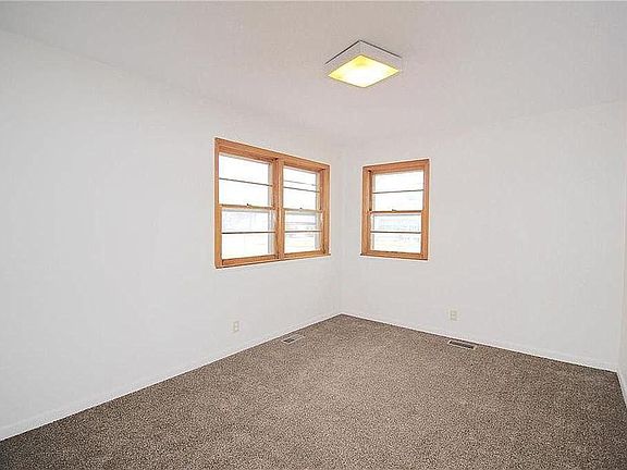 4th image of 115 S Oak St #17