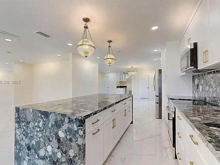 3801 SW 132nd Ave — Photo 10