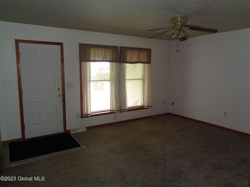 4th image of 2128 greenpoint Avenue