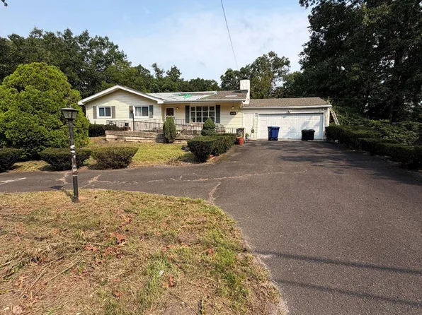 635 Lakehurst Rd, Browns Mills, NJ 08015