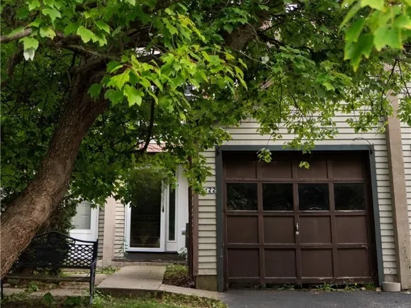 8222 Trevi Ln, Clay, NY 13041