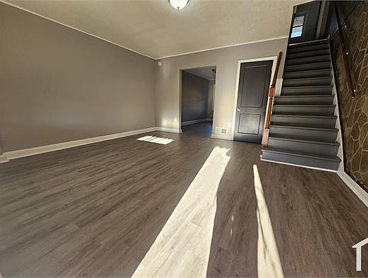 3rd image of 133 Riverthorn Rd