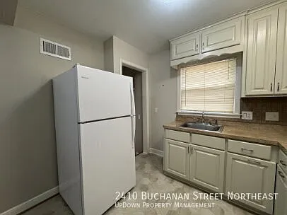 2410 Buchanan St NE — Photo 10