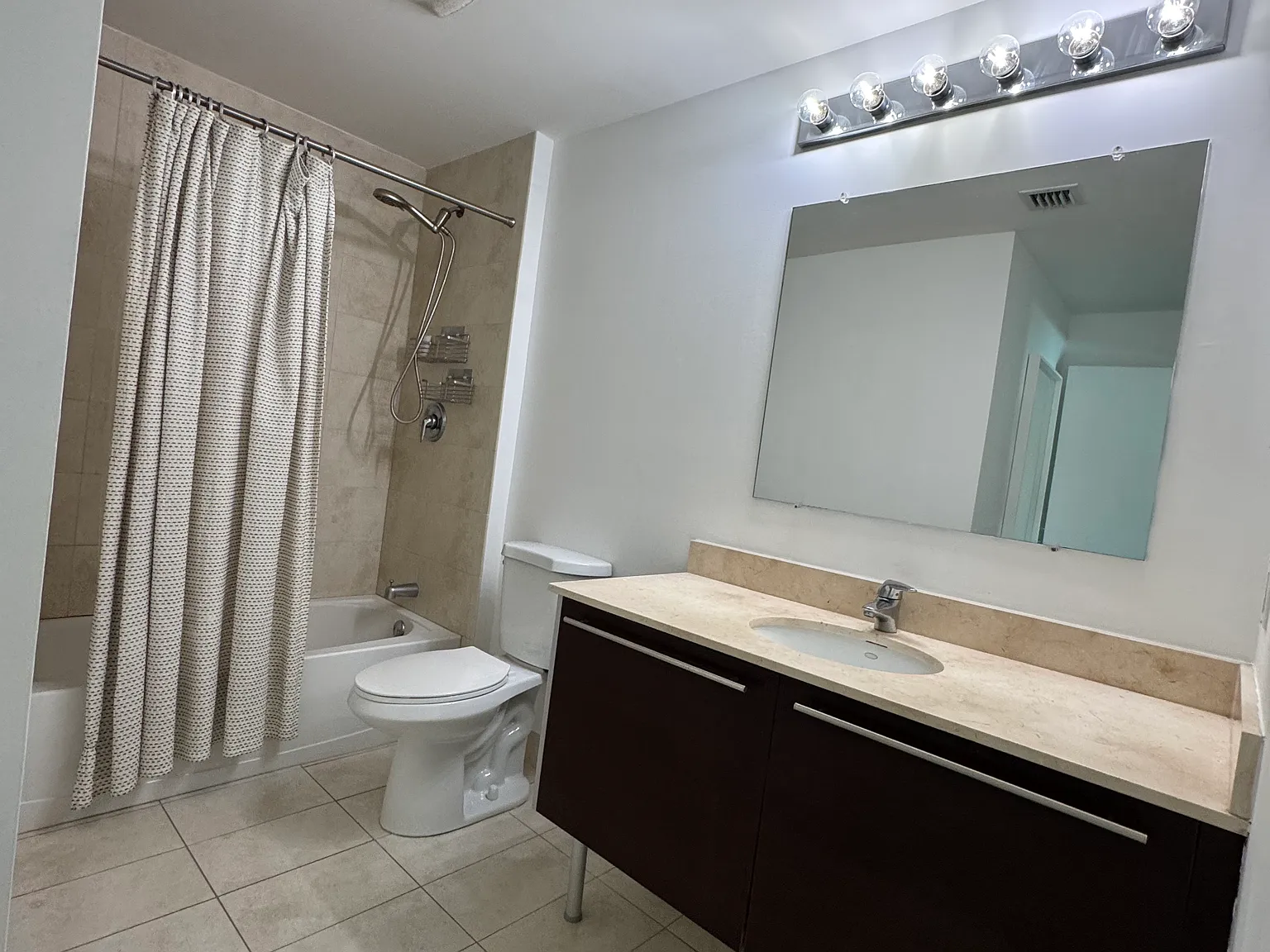 1 bed, 800 sqft, $2,700 — Photo 2