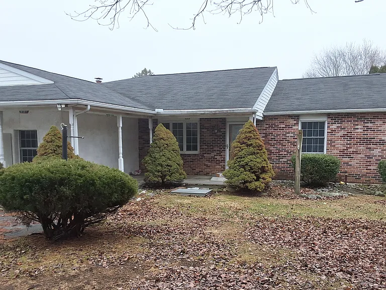 312 N Sandy Hill Rd — Photo 2