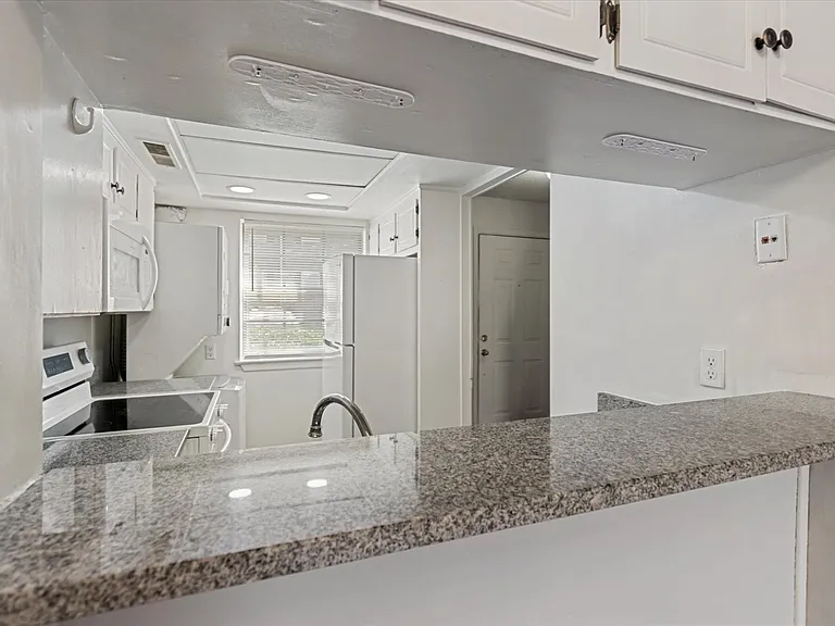 2530 E North St #3D — Photo 25