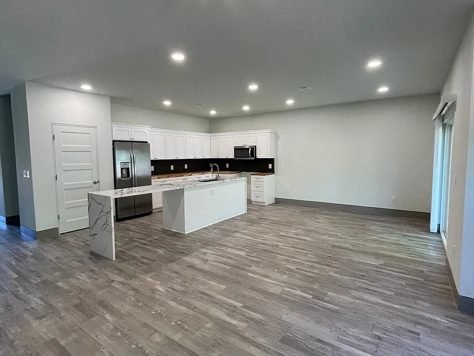 373 Lowery Dr NW