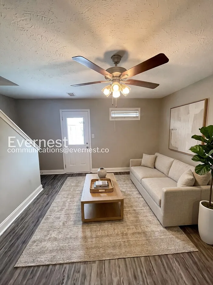 3 bed, 3.0 bath, 1376 sqft, $1,345 — Photo 3