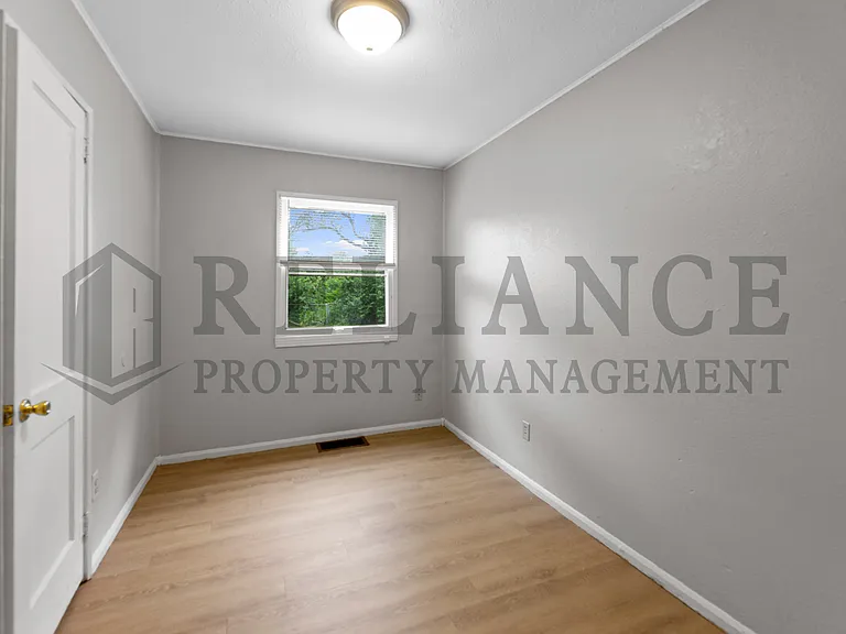2450 N Prince St — Photo 11