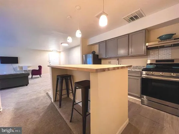 5217 Newton St APT 102, Bladensburg, MD 20710