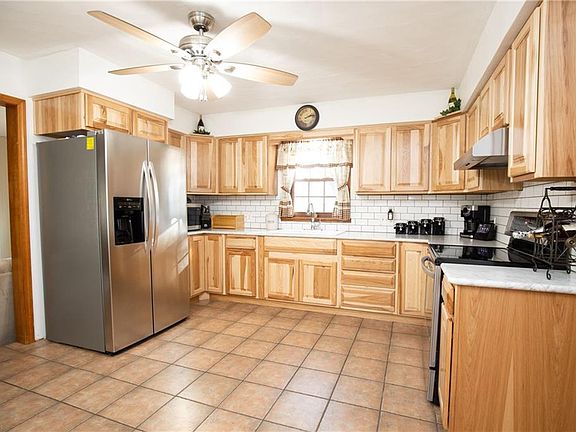 5th image of 41925 Earlene Ct