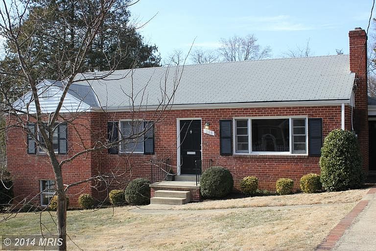 1st image of 208 S Oak St