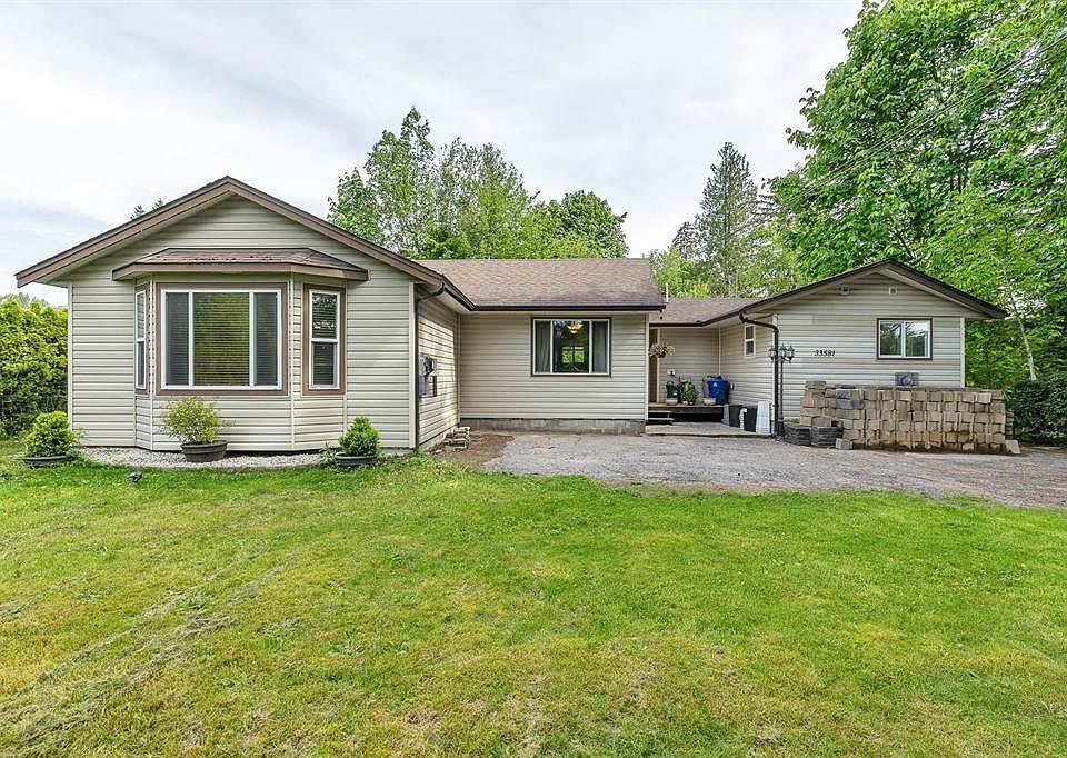 1st image of 33581 Dewdney Trunk Rd