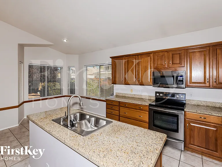 1102 W Monte Cristo Ave — Photo 8