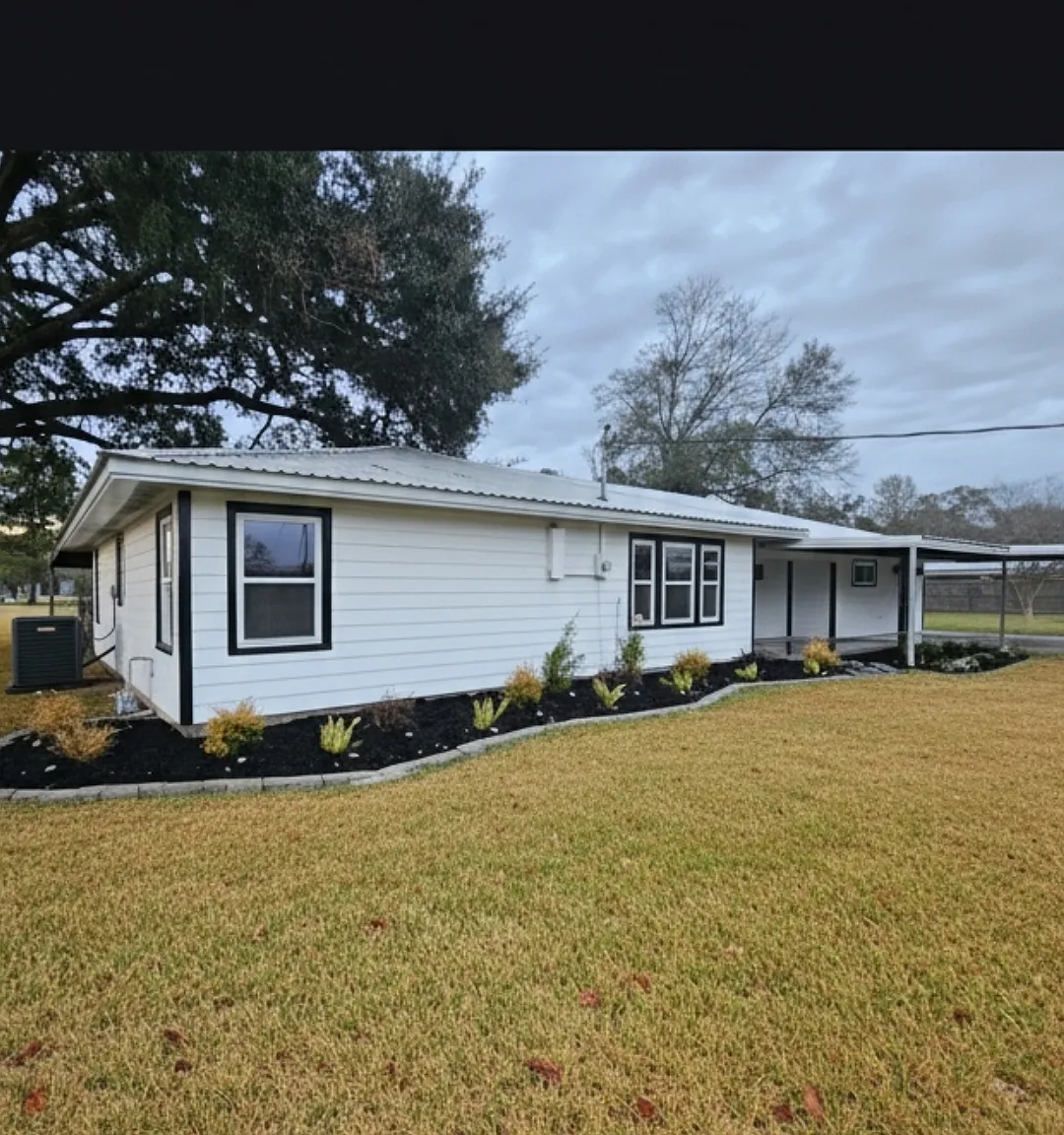 3 bed, 2300 sqft, $1,600 — Photo 1