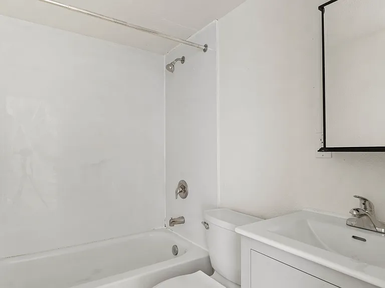 512 S Main St — Photo 11