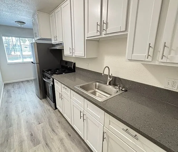 2227 Bonar St #D — Photo 3