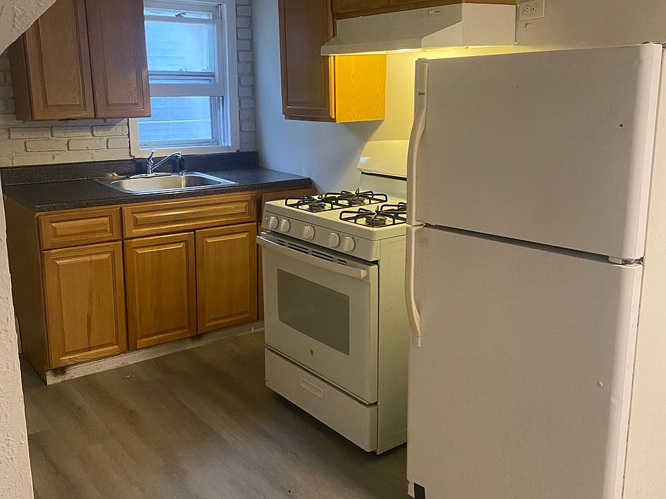 2nd image of 129 Godwin Ave Floor 3