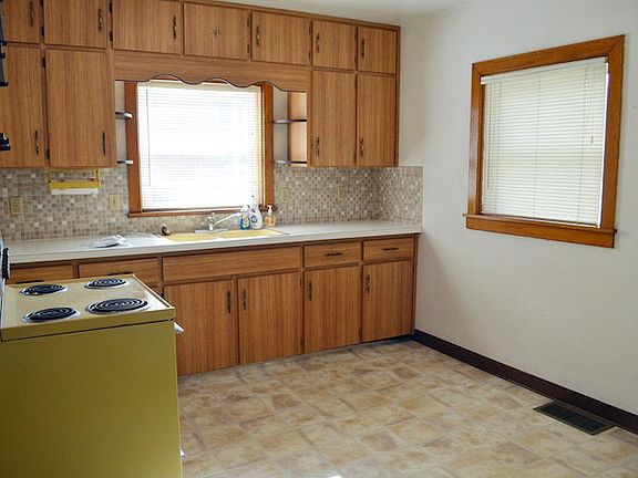 4th image of 812 Yale Dr