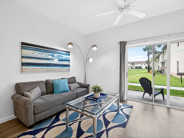 Mirage Bay Apartments — Photo 28