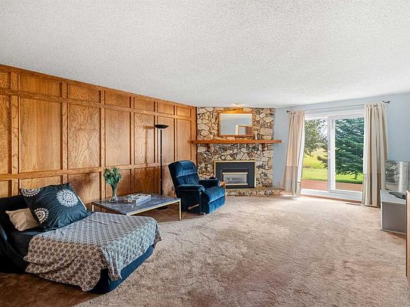 2nd image of 84 W Deermoss Cres SE