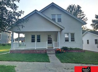 220 S 2nd St, Howells, NE 68641