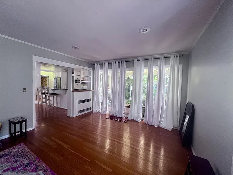 Oak Ave — Photo 5