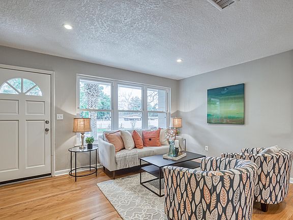3rd image of 6044 Glenn Rose Dr