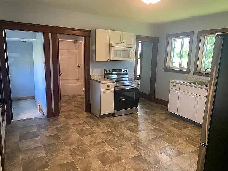 375 Hadley Rd — Photo 4