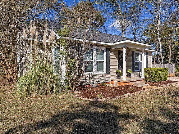 3rd image of 1505 Dudley Dr