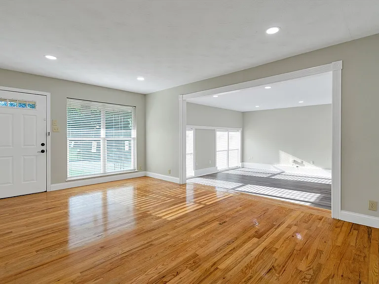 406 N Bonham Dr — Photo 6