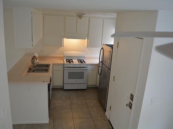 4th image of 318 S Helena St APT 111